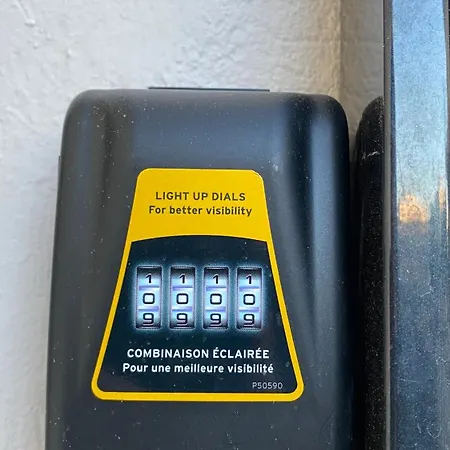 White&wood Apartment *