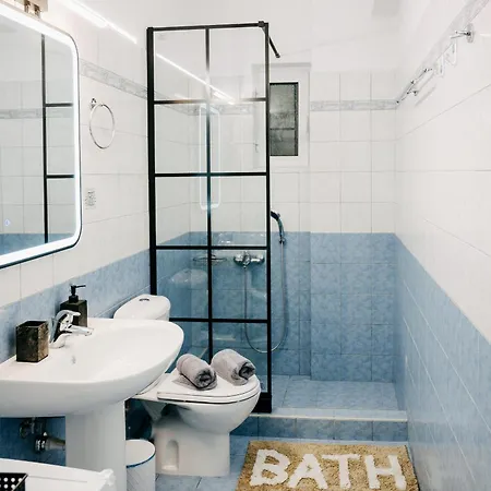 Apartment White&wood Patras